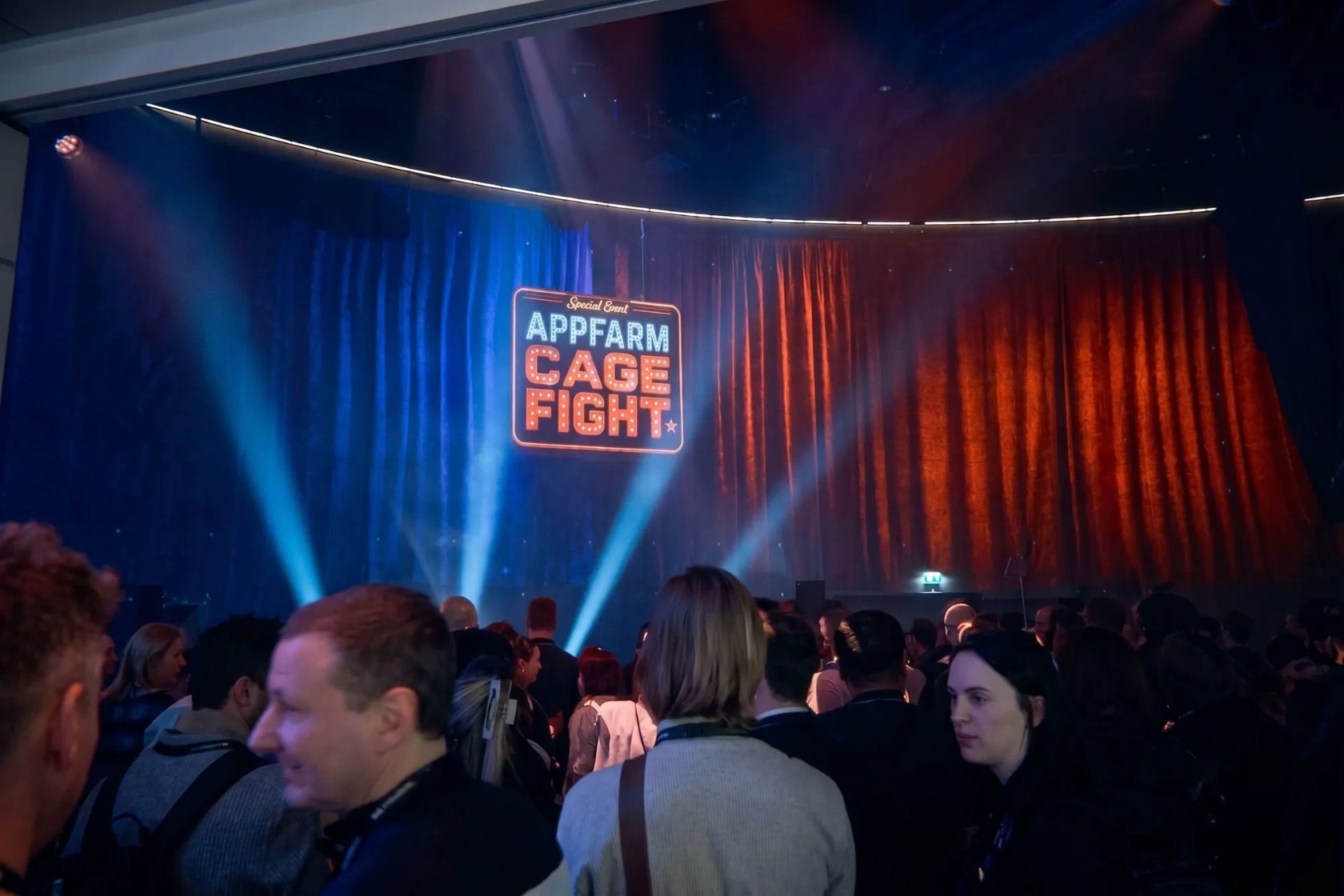 Scenen med Appfarm Cage Fight under konferansen Developalooza